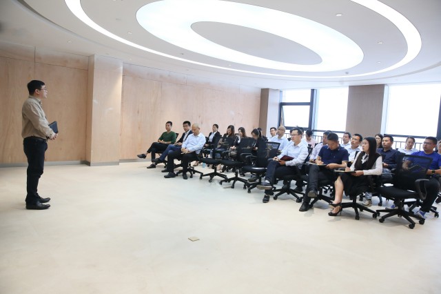 德利豐家居吹響2018戰(zhàn)斗的號(hào)角——3月動(dòng)員大會(huì)圓(圖2)