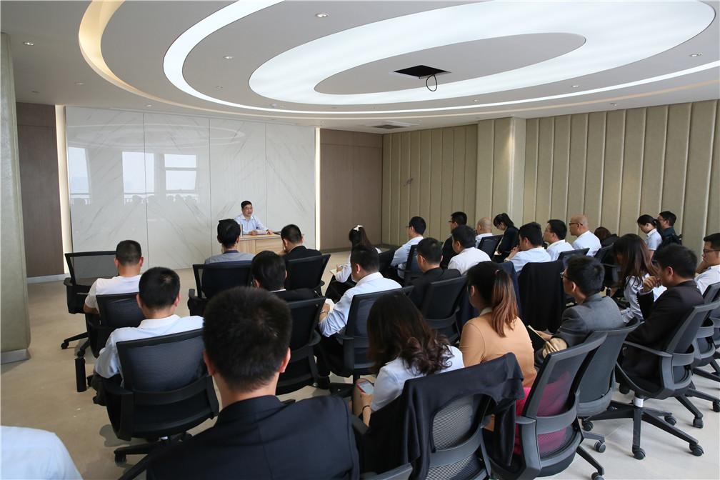 “凝聚力量，共創(chuàng)輝煌”德利豐家居月度總結(jié)暨(圖2)