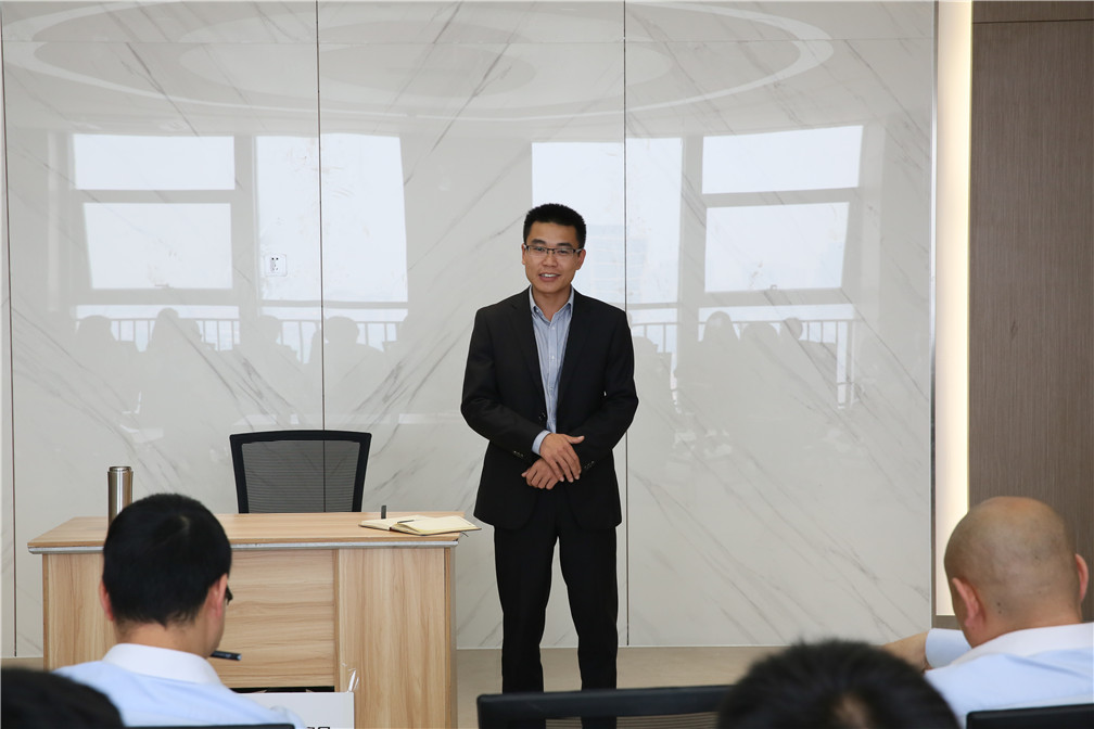 “凝聚力量，共創(chuàng)輝煌”德利豐家居月度總結(jié)暨(圖5)