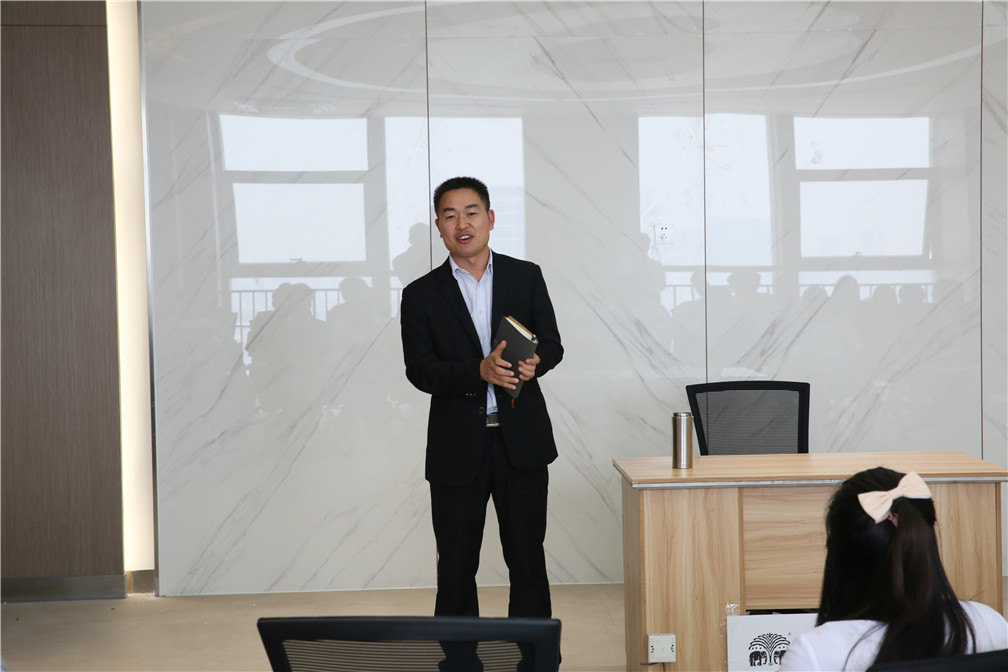 “凝聚力量，共創(chuàng)輝煌”德利豐家居月度總結(jié)暨(圖6)