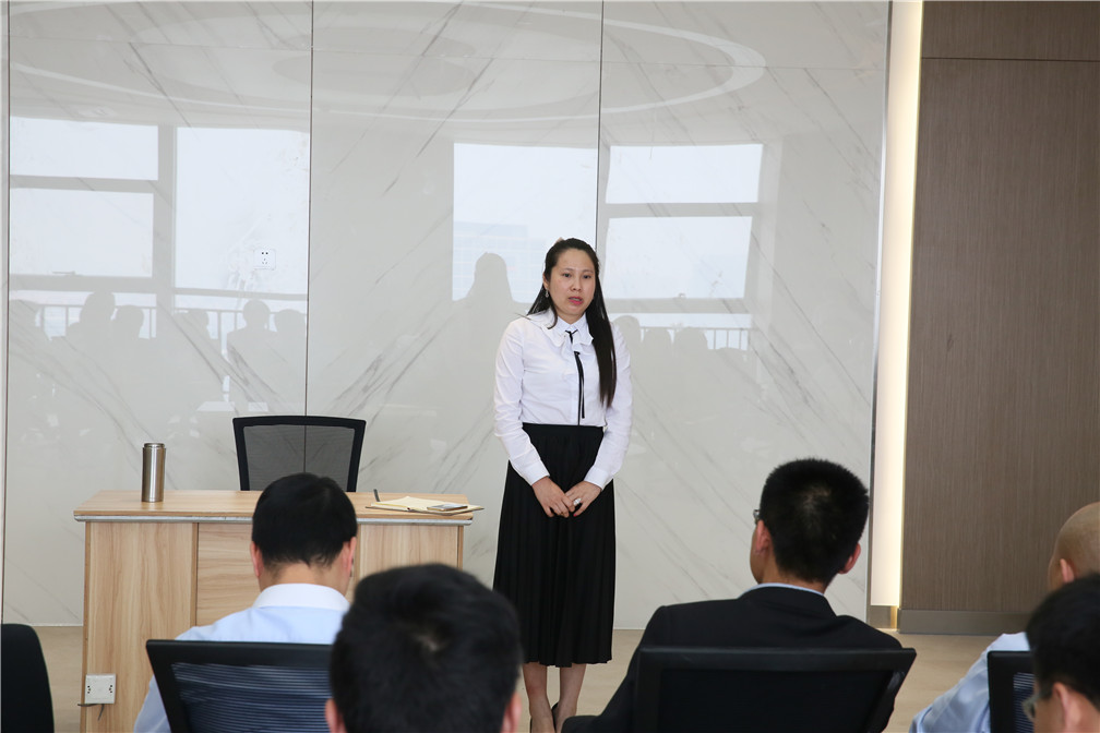 “凝聚力量，共創(chuàng)輝煌”德利豐家居月度總結(jié)暨(圖7)