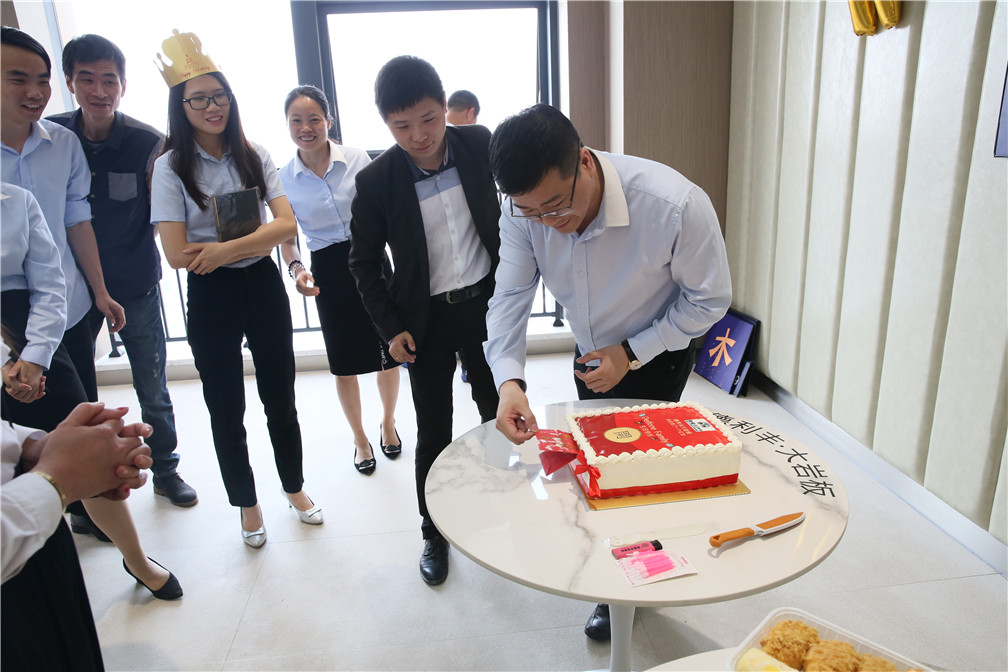 “凝聚力量，共創(chuàng)輝煌”德利豐家居月度總結(jié)暨(圖18)