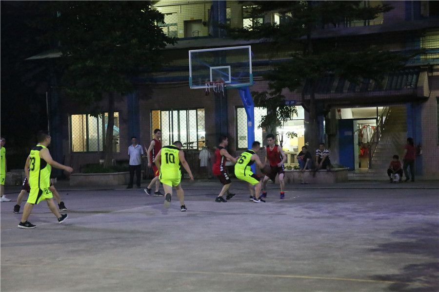 德利豐家居與金牌企業(yè)生產(chǎn)部籃球比賽展風采，(圖6)
