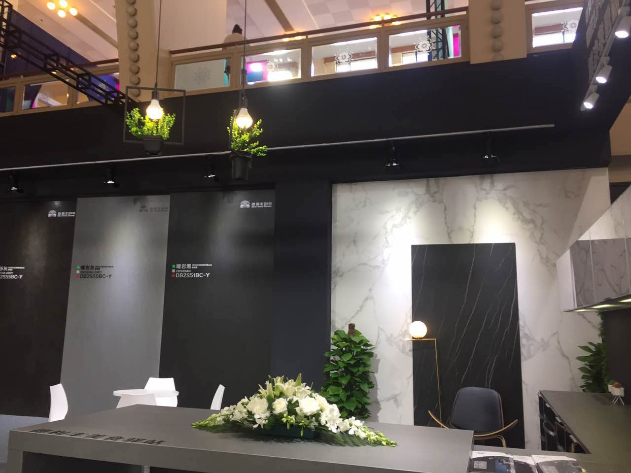 引領(lǐng)行業(yè)大風(fēng)尚—德利豐家居霸氣亮相上海設(shè)計(圖3) 引領(lǐng)行業(yè)大風(fēng)尚—德利豐家居霸氣亮相上海設(shè)計(圖3)