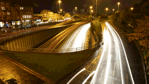 每個(gè)夜歸的人，都是對(duì)生活有野心的人(圖1)
