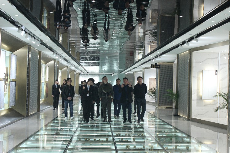 融創(chuàng)集團(tuán)領(lǐng)導(dǎo)一行到金牌企業(yè)參觀考察，共謀合(圖6)