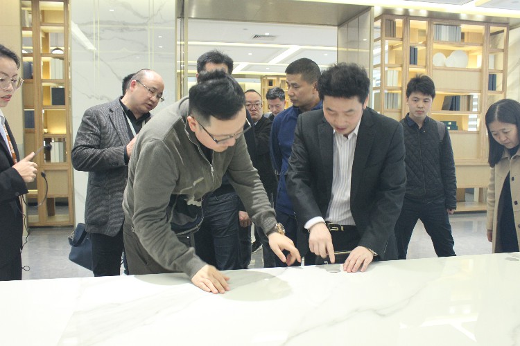 融創(chuàng)集團(tuán)領(lǐng)導(dǎo)一行到金牌企業(yè)參觀考察，共謀合(圖9)