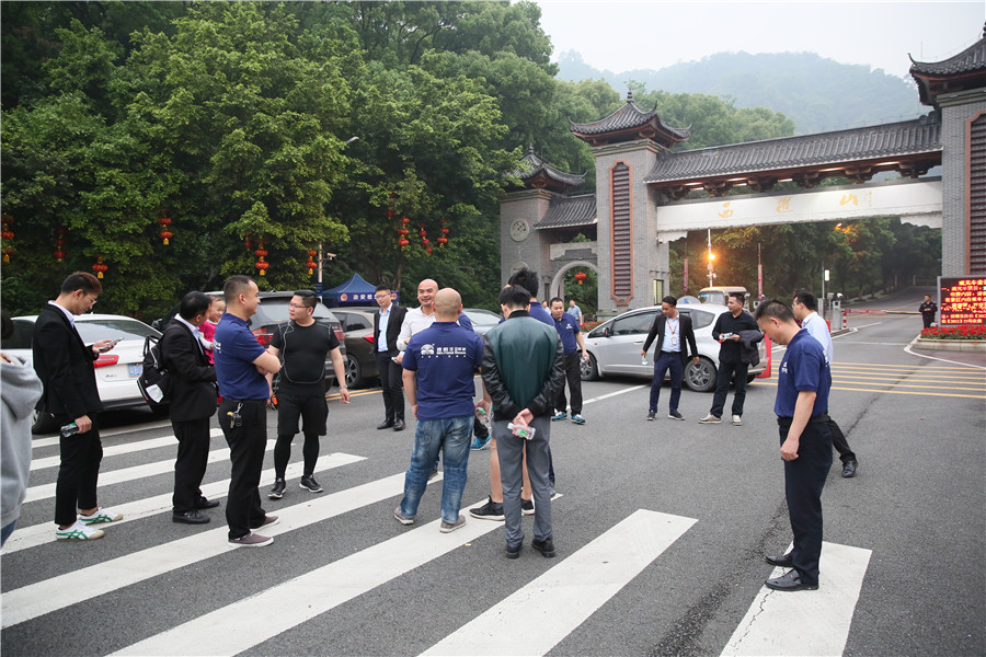 跑進新時代—德利豐家居爬西樵山活動圓滿舉行(圖1)