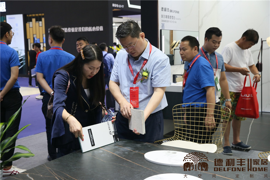 熱度持續(xù)飆升！行業(yè)協(xié)會領導對德利豐大巖板贊(圖9)